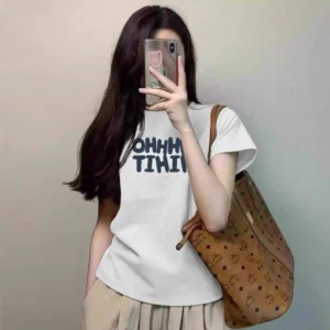 เสื้อยืดแขนสั้นพิมพ์ลายตัวอักษรสไตล์อเมริกันผ้าฝ้าย สีขาว ฟรีไซส์ รอบอก 39 / ไหล่กว้าง 18 / ยาว 27 / แขนยาว 8